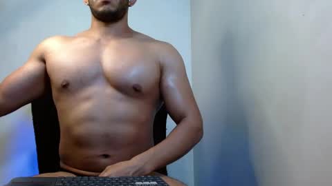 Snapshot of gurushake chatting on 05/26/26, 06:15 holl latino online show from 05/26/26, 06:15