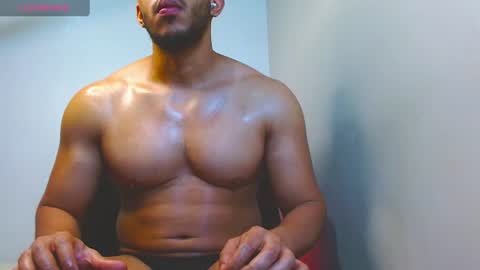 Snapshot of gurushake chatting on 06/26/26, 06:34 holl latino online show from 06/26/26, 06:34