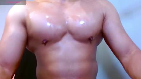Snapshot of gurushake chatting on 07/18/26, 08:01 holl latino online show from 07/18/26, 08:01