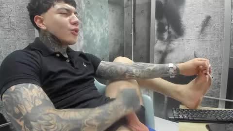 Snapshot of gury_tattoo chatting on 05/21/26, 07:32 Gury online show from 05/21/26, 07:32