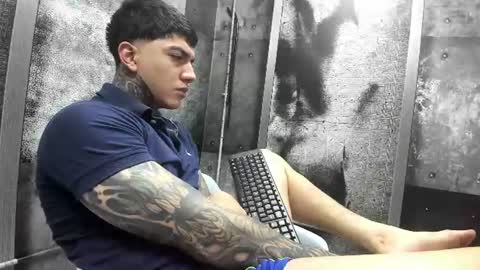 Snapshot of gury_tattoo chatting on 06/12/26, 11:35 Gury online show from 06/12/26, 11:35