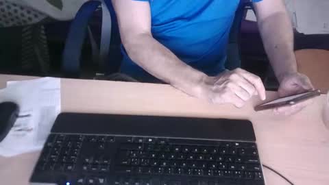Snapshot of gusanito_enano chatting on 05/06/26, 03:06 gusanito_enano online show from 05/06/26, 03:06