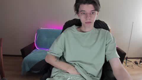 guy_liam1 online show from 01/06/25, 04:58