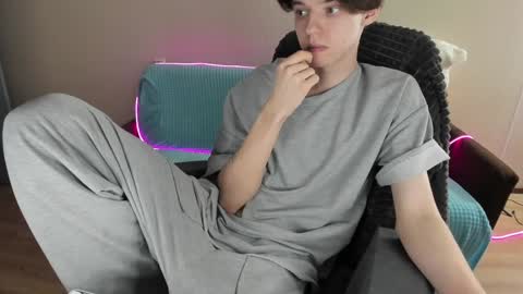 guy_liam1 online show from 02/01/25, 04:11