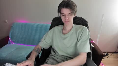 guy_liam1 online show from 02/12/25, 02:43