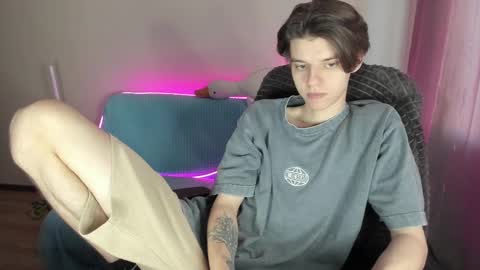 guy_liam1 online show from 02/19/25, 02:23