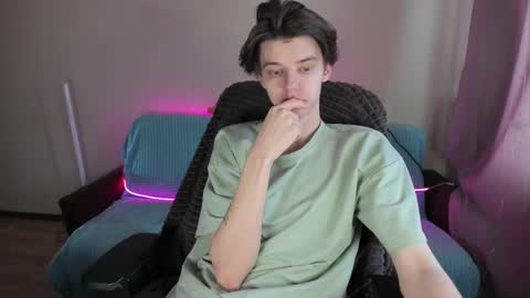 guy_liam1 online show from 02/24/25, 07:55