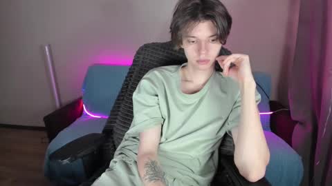 guy_liam1 online show from 02/25/25, 03:16