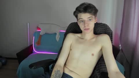 guy_liam1 online show from 10/12/25, 08:24