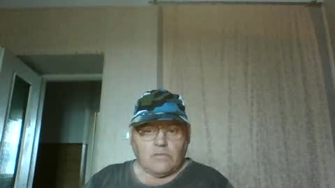 guyboy73 online show from 09/18/25, 12:29