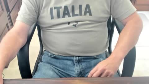 Guy online show from 11/07/25, 04:18