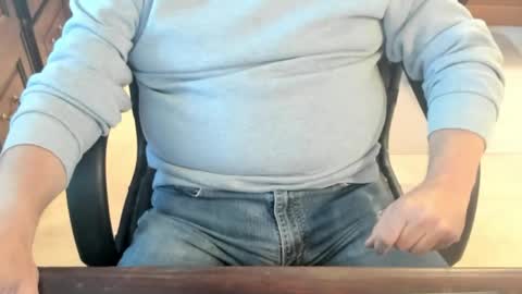 Guy online show from 04/21/26, 12:22