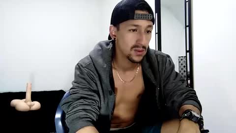 Snapshot of guykarim chatting on 12/20/24, 07:33 karim online show from 12/20/24, 07:33