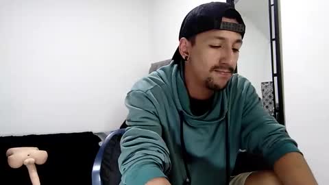 Snapshot of guykarim chatting on 12/21/24, 09:01 karim online show from 12/21/24, 09:01