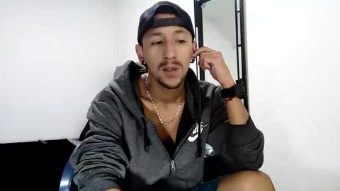 Snapshot of guykarim chatting on 12/24/24, 01:16 karim online show from 12/24/24, 01:16