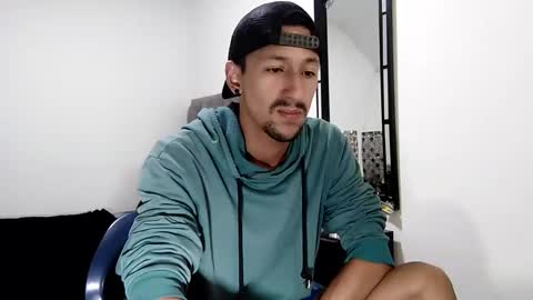 Snapshot of guykarim chatting on 12/27/24, 11:50 karim online show from 12/27/24, 11:50