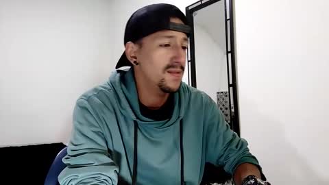 Snapshot of guykarim chatting on 01/17/25, 03:23 karim online show from 01/17/25, 03:23