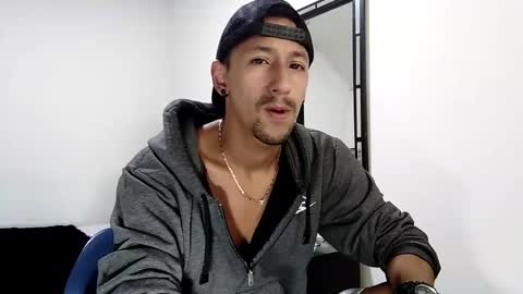 Snapshot of guykarim chatting on 01/21/25, 12:07 karim online show from 01/21/25, 12:07