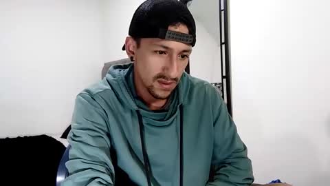 Snapshot of guykarim chatting on 01/25/25, 11:44 karim online show from 01/25/25, 11:44