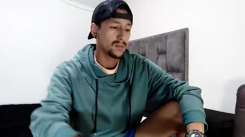 Snapshot of guykarim chatting on 02/18/25, 07:43 karim online show from 02/18/25, 07:43