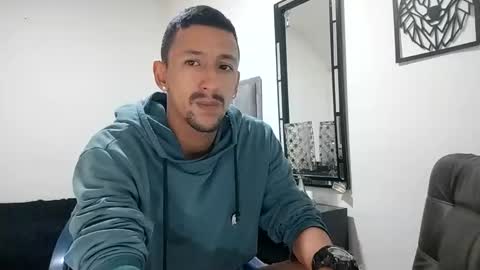 Snapshot of guykarim chatting on 03/09/25, 01:48 karim online show from 03/09/25, 01:48