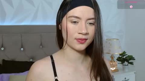 Gwen Drew online show from 10/31/25, 01:01