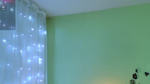 Snapshot of gwen_lady chatting on 12/24/24, 05:55 Sweety Kitty online show from 12/24/24, 05:55