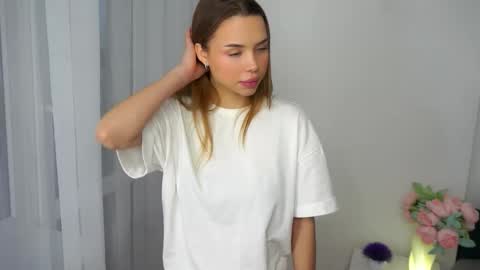 Kira  online show from 12/18/25, 07:25