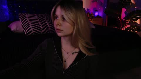 gwenhilton online show from 01/03/25, 06:11