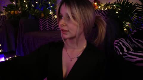 gwenhilton online show from 02/21/25, 09:02