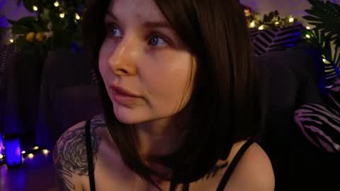 gwenhilton online show from 03/11/25, 05:38