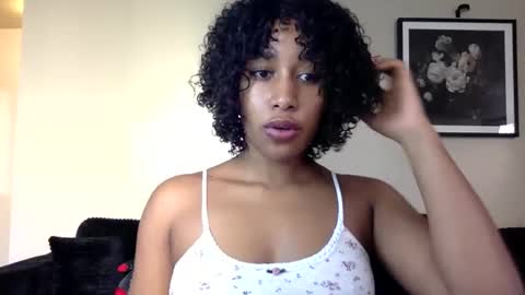 gyalxoxo online show from 12/18/25, 03:40