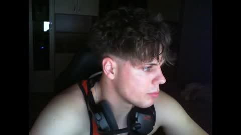 gymguy0505 online show from 12/16/25, 10:59