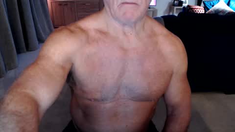 Snapshot of gymguyuk28 chatting on 01/30/25, 06:43 Gymguy online show from 01/30/25, 06:43