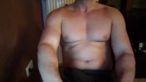 Snapshot of gymxxx_ chatting on 01/01/25, 04:18 gymxxx_ online show from 01/01/25, 04:18