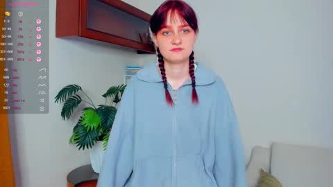 Kelly  Lilly online show from 09/27/25, 06:57