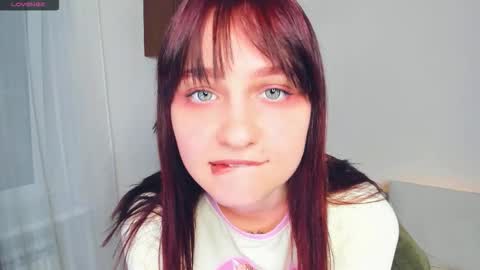 Kelly  Lilly online show from 11/30/25, 06:23