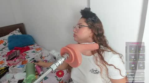 Snapshot of hade_cute2 chatting on 12/18/24, 10:35 hade_cute2 online show from 12/18/24, 10:35