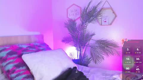 Hadid online show from 03/25/26, 08:26