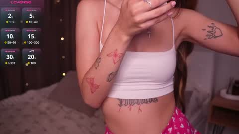 Snapshot of hadleynichols chatting on 06/29/26, 01:12 Hi Im Rebecca Glad to see you in my room PVT is open online show from 06/29/26, 01:12