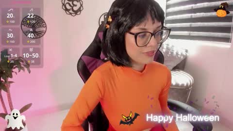 Hailee online show from 10/31/25, 03:46