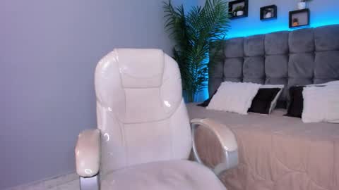 Snapshot of hailey_bieber_ chatting on 02/13/26, 06:37 hailey_bieber_ online show from 02/13/26, 06:37