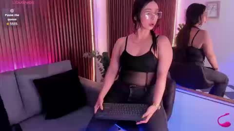 Snapshot of hailey_bieber_ chatting on 03/03/26, 10:04 hailey_bieber_ online show from 03/03/26, 10:04