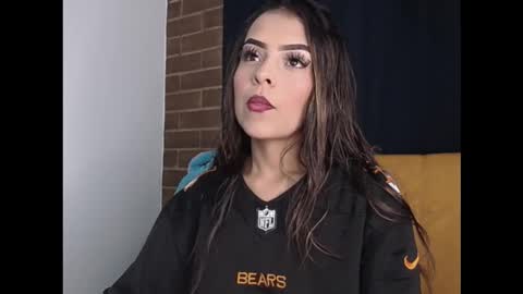 hailey_bri online show from 11/11/25, 10:32