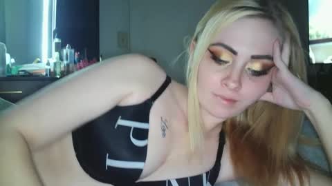 Hailey and d online show from 12/16/24, 04:55