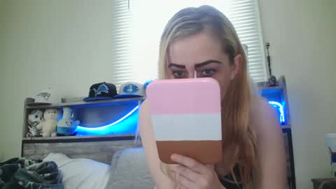 Hailey and d online show from 02/03/25, 07:52