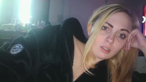 Hailey and d online show from 02/28/25, 05:59