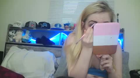 Hailey and d online show from 03/04/25, 11:00