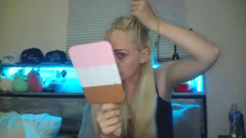 Hailey and d online show from 10/11/25, 11:36