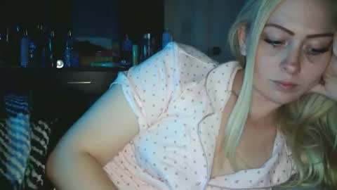 Hailey and d online show from 11/08/25, 05:18